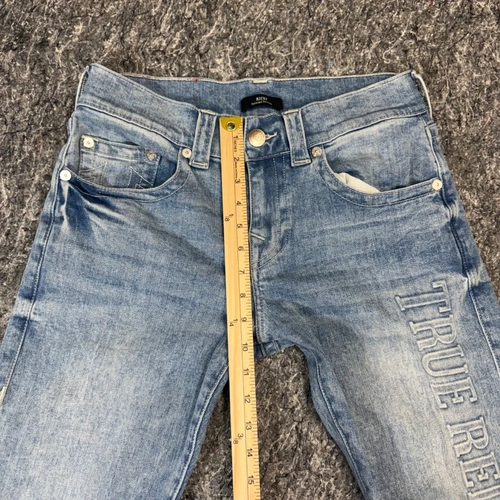 True Religion Ricky Relaxed Straight Jeans Mens 30 Light Wash Embossed Logo Blue